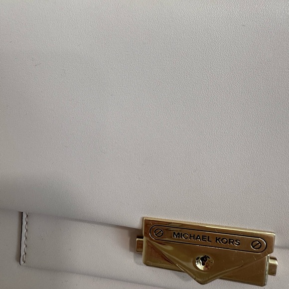 Michael Kors Light Pink Crossbody Bag with Gold Chain - Picture 4 of 4